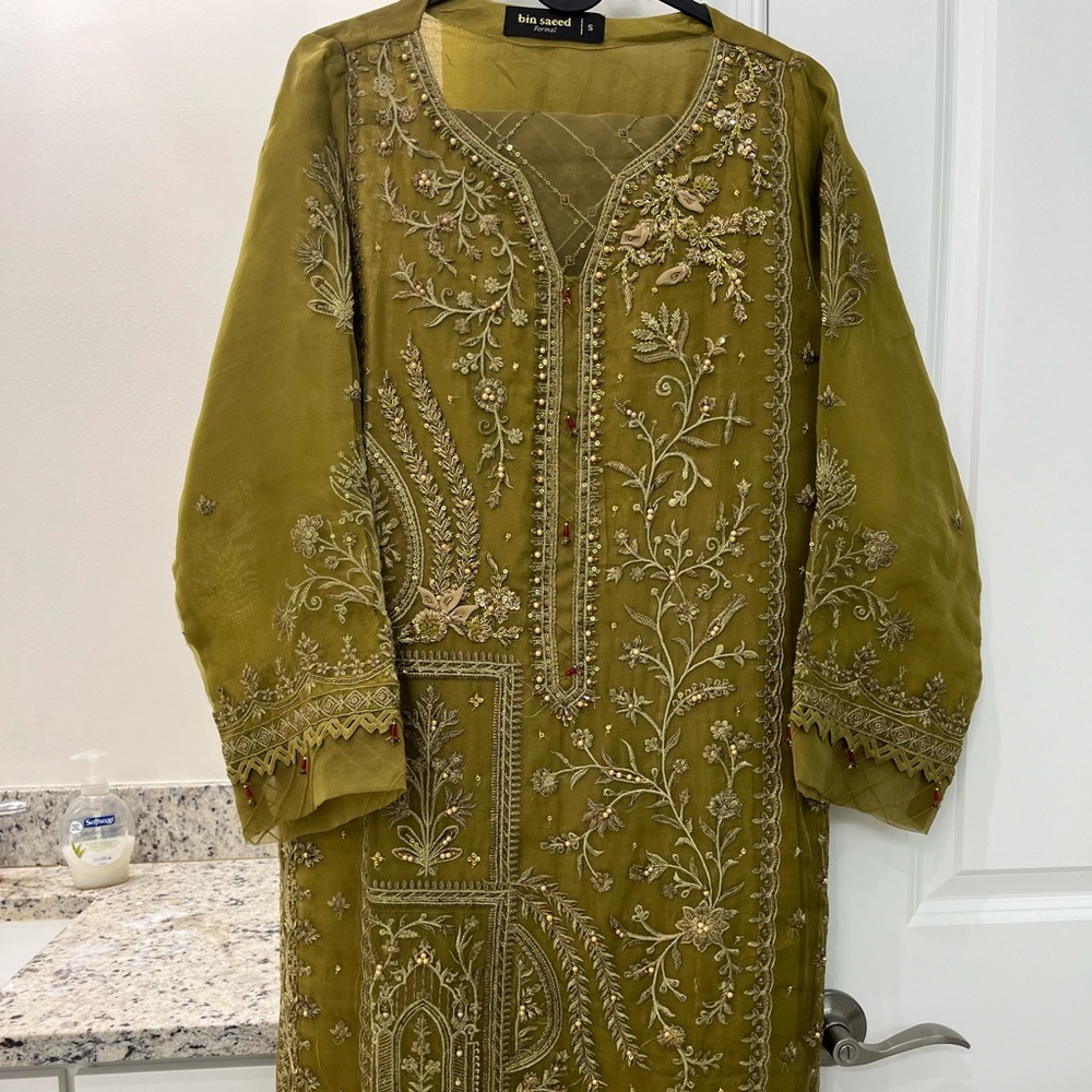 Pakistani salwar kameez